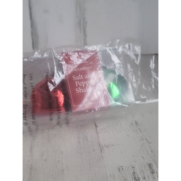 Hallmark salt pepper shakers red green ornament Xmas decor - Picture 2 of 5